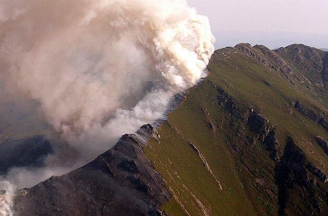 El fuego de Barjas no da tregua y ya ha quemado 1.500 hectáreas