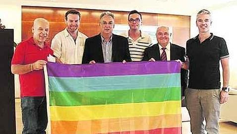 Denuncian al alcalde de Benidorm ante el juez por actitudes homófobas