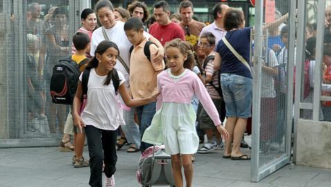 Los padres piden que los colegios abran los domingos