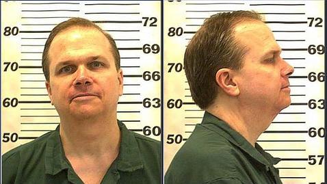 Deniegan la libertad condicional al asesino de John Lennon