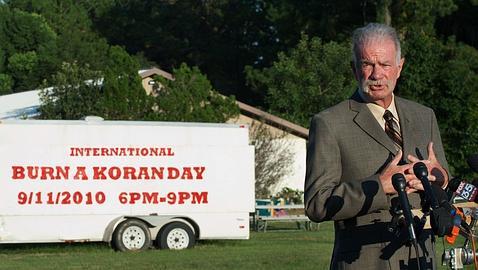 El pastor que quiere quemar el Corán fue expulsado de Alemania en 2008