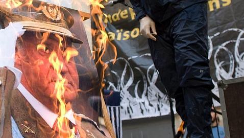 El PP catalán pide que se investigue la quema de la foto del Rey