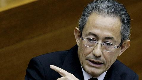 El azote de Camps usa un lujoso coche del empresario de la «Brugal»