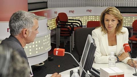 Cospedal asegura que Zapatero «no tiene credibilidad» para pedir la tasa bancaria