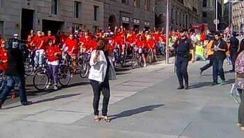 Los sindicalistas calientan la huelga, en bici y en la Carrera de San Jerónimo: «Más empleo y menos mamoneo»