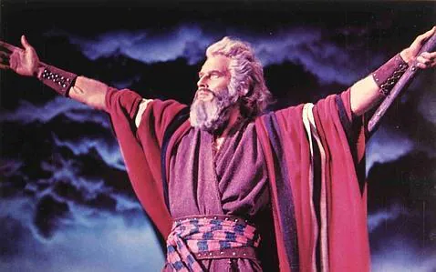 Un fuerte viento le abrió a Moisés las aguas del Mar Rojo