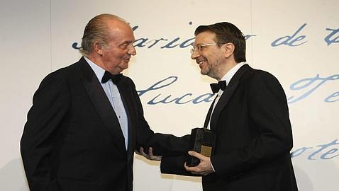 Efímero pájaro de papel