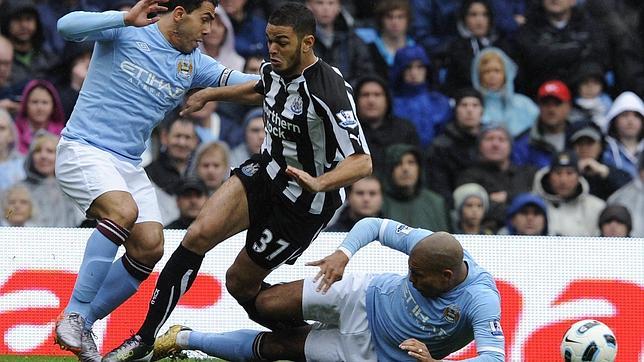 De Jong manda a Ben Arfa al hospital