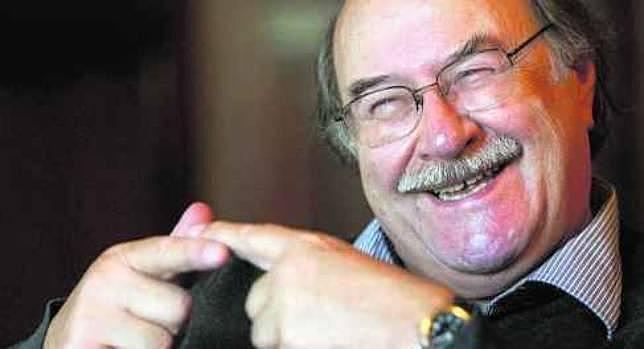 Skármeta: «Nadie nos enseñó lo más esencial: cómo ser padres»