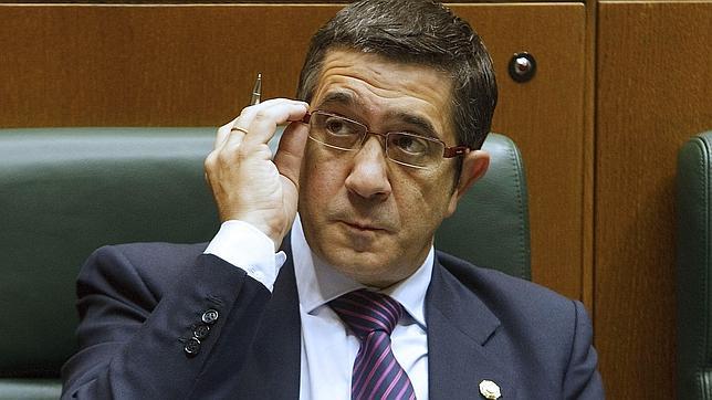 Patxi López propone un «diálogo discreto» sin Batasuna sobre el final del terrorismo