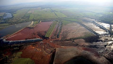 Nueve fallecidos por el vertido de lodo tóxico en Hungría