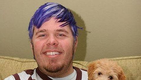 El bloguero que «sacó del armario» a varios famosos se hace solidario