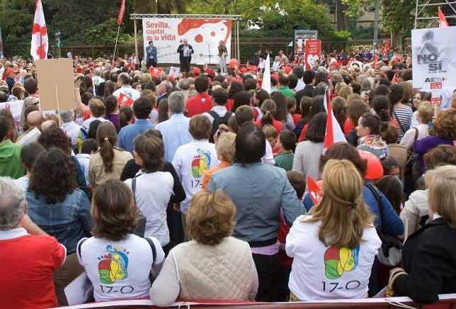 Miles de personas se manifiestan contra «el negocio del aborto»