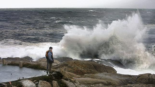 Un marinero muerto y otro desaparecido a causa del temporal en Galicia