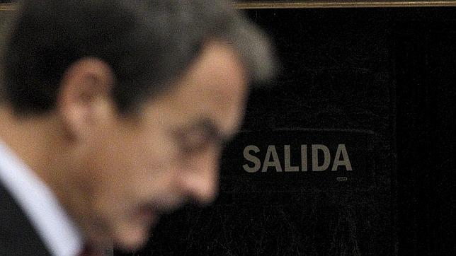 Rajoy vuelve a pedir a Zapatero que se  «retire» y convoque «elecciones generales»