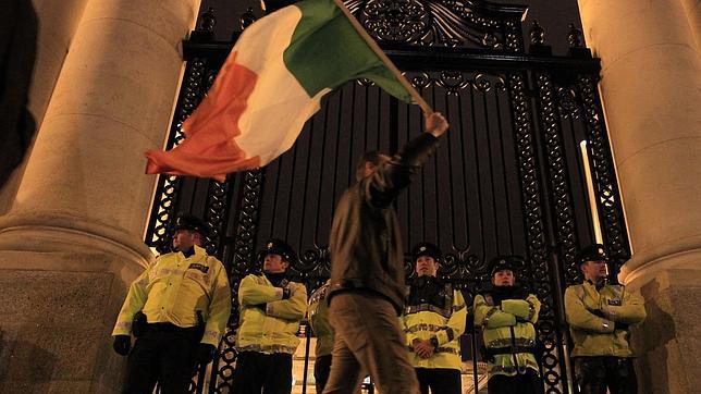 Irlanda reducirá el tamaño de su sistema bancario para acceder a plan de rescate