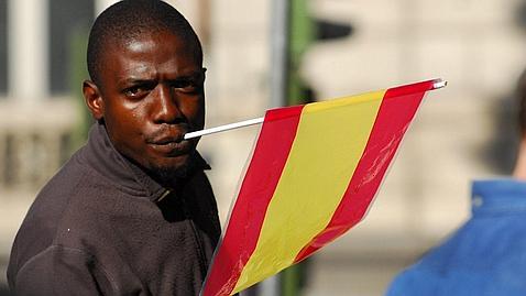 Los españoles, a favor de que de que los inmigrantes mantengan sus tradiciones si no generan conflictos