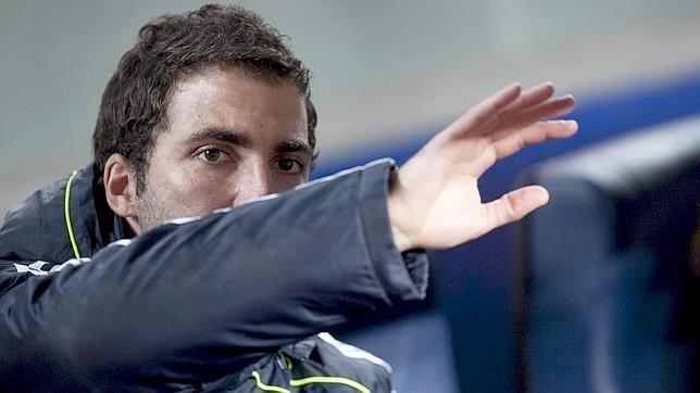 Higuaín podría pasar por el quirófano