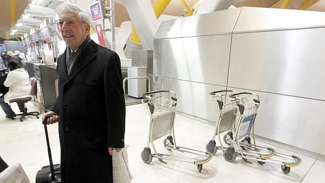 Vargas Llosa: «Los controladores han inyectado un poco de emoción al Nobel»