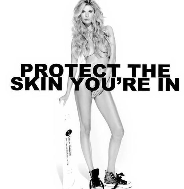 Marisa Miller se desnuda para una campaña solidaria de Marc Jacbos