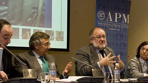 «Es una vergüenza el trato que dan los políticos a los periodistas en España»