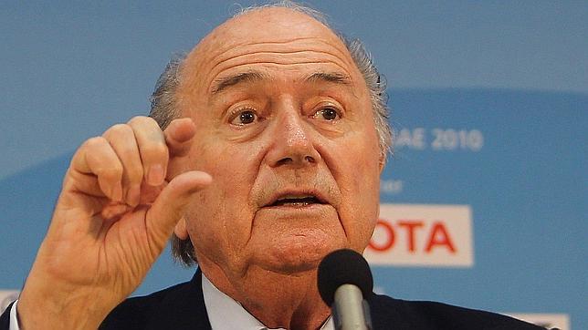 Blatter, favorable a celebrar el Mundial de Qatar en invierno