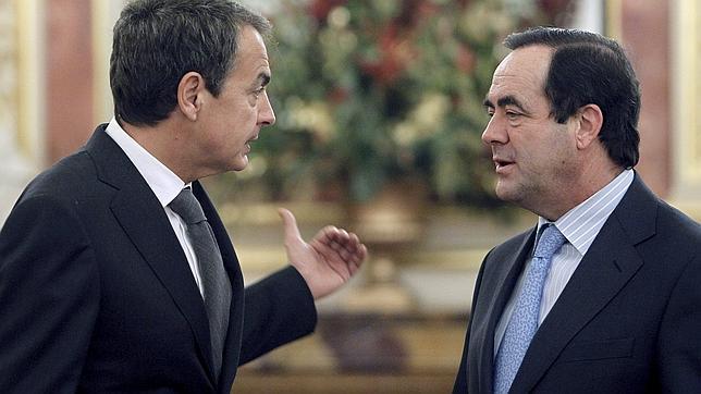 Bono se descarta para suceder a Zapatero y apoyaría a Rubalcaba, con quien tiene «un pacto de sangre»