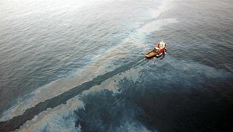Una mancha de crudo de 16 km cuadrados, a 54 km de Tarragona