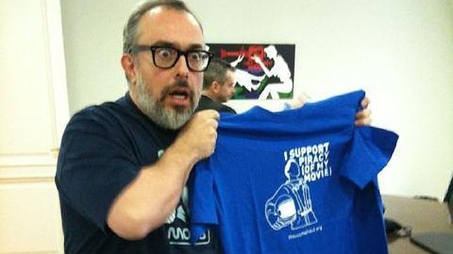 Alex de la Iglesia con internautas, primer pase