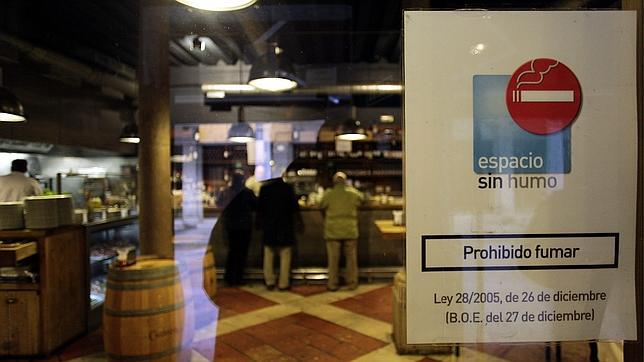 España se sitúa en la órbita de países de la UE más restrictivos con el humo