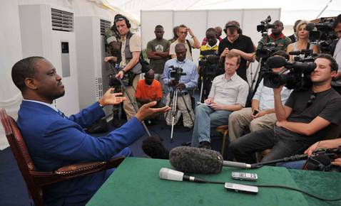 Delegación africana ofrece inmunidad a Gbagbo si abandona la presidencia