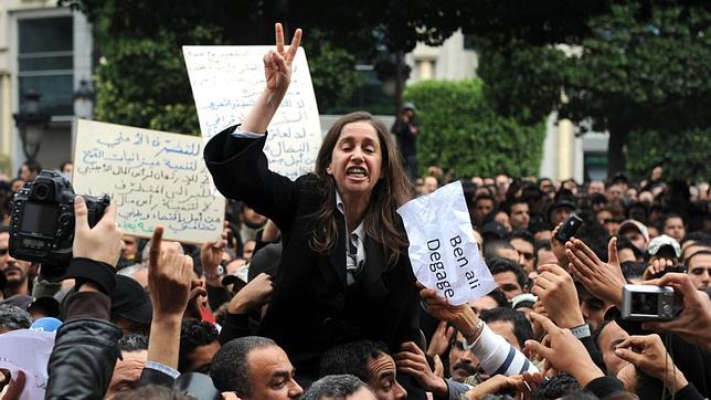 Integristas y laicos se disputan el futuro de Túnez