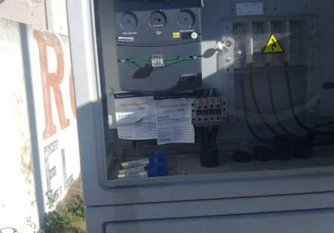 Cortan el suministro de luz de una calle de Mora por impago
