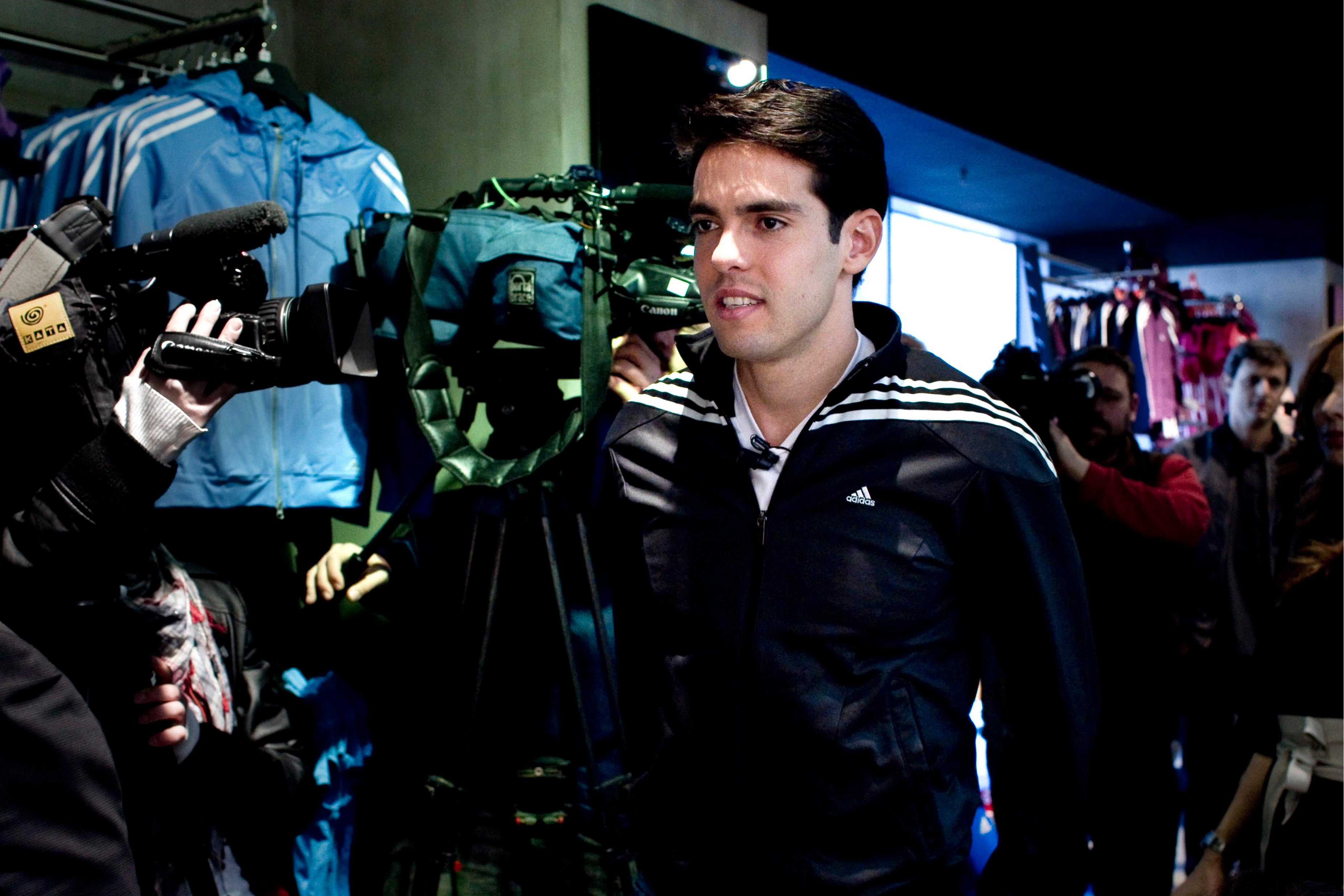 Kaká: «Benzema a veces se queda un poco fuera del partido, podría hacer más»