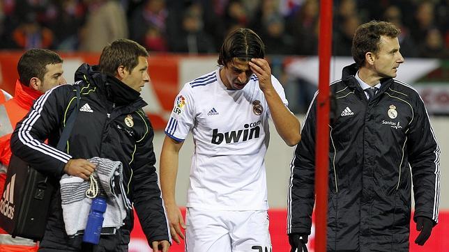 Khedira sufre un edema en el pie derecho y está pendiente de evolución