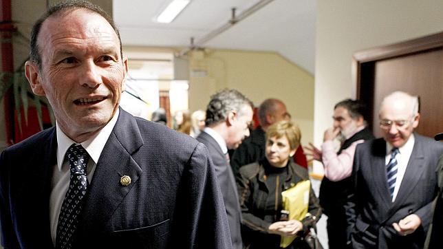 El PNV pide al CNI que aclare el presunto espionaje a Ibarretxe