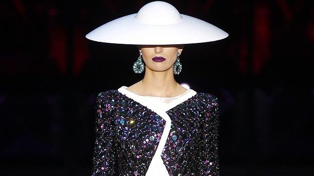 El universo retro-futurista de Armani Privé