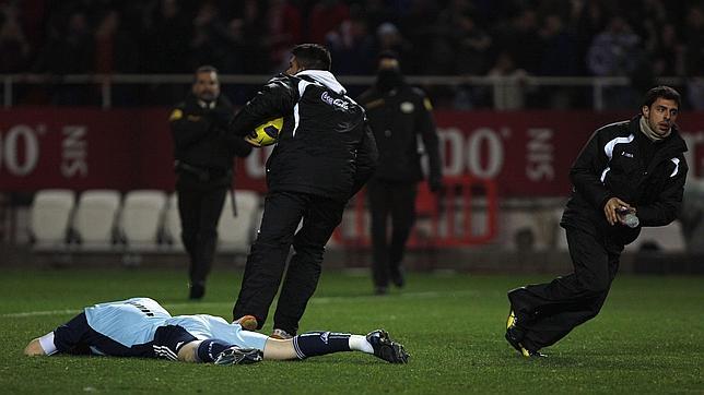 El árbitro refleja en el acta el lanzamiento «de una botella de agua» a Casillas