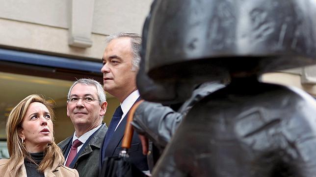 Pons ve al PSOE como el «Titanic» que discute sobre «quién arroja al capitán»