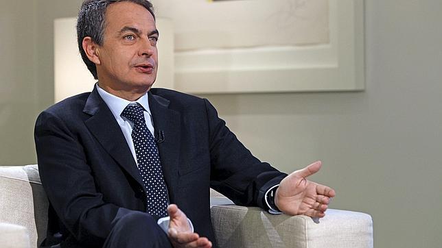 Zapatero: «sí» a suprimir los privilegios a los diputados, pero «no» a los ex presidentes