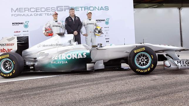 Schumacher descubre el nuevo Mercedes