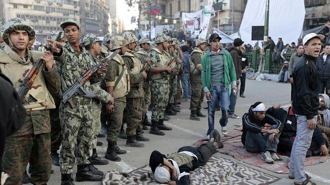 El ejército mueve líneas en Tahrir para permitir el restablecimiento del tráfico