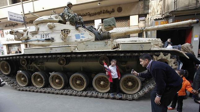 El Ejército egipcio ordena preparar la reforma de la Constitución en 10 días