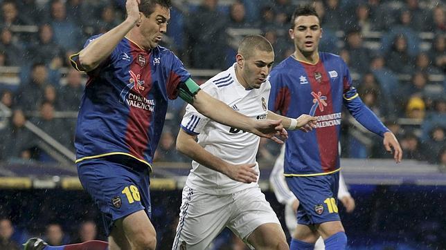 Benzema: «Mourinho me ha convertido en un luchador»