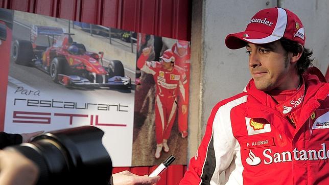 Alonso: «Es normal que Vettel sueñe con Ferrari, todos los pilotos lo hacen»
