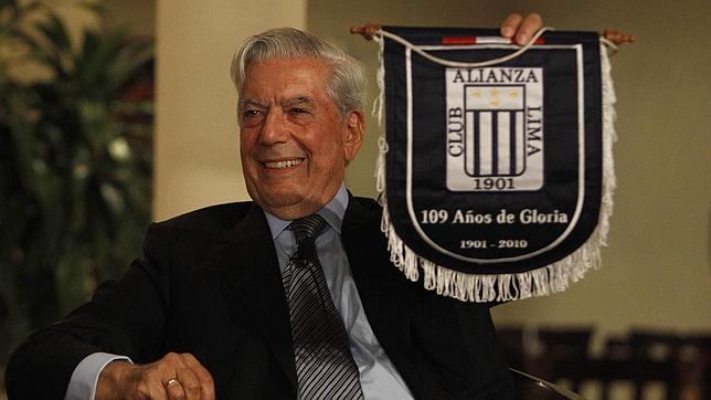 Intelectuales argentinos, contra Vargas Llosa