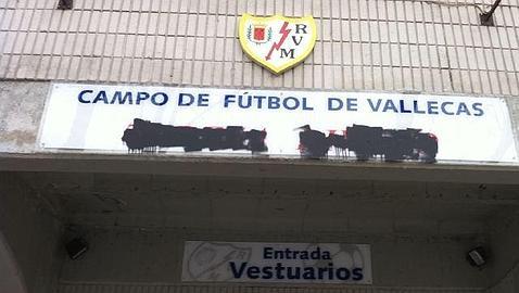 Tachan el nombre de Teresa Rivero del estadio del Rayo Vallecano