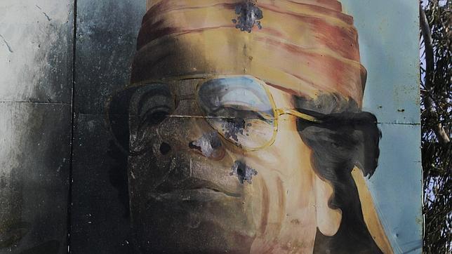 Gadafi podría ocultar 10 toneladas de gas mostaza y gas sarín en el desierto libio