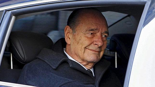 El Tribunal Correccional de París suspende los dos procesos judiciales que afronta Chirac