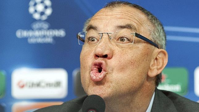 Magath niega su salida del Schalke 04 al final de la temporada